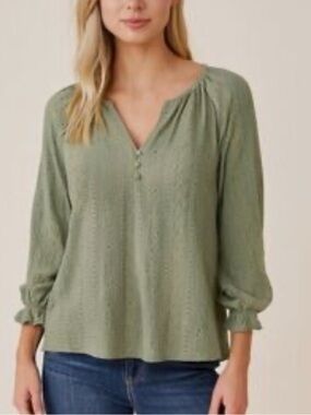 Gorgeous Frye textured sage green blouse with ruffled cuffs size XL !!
